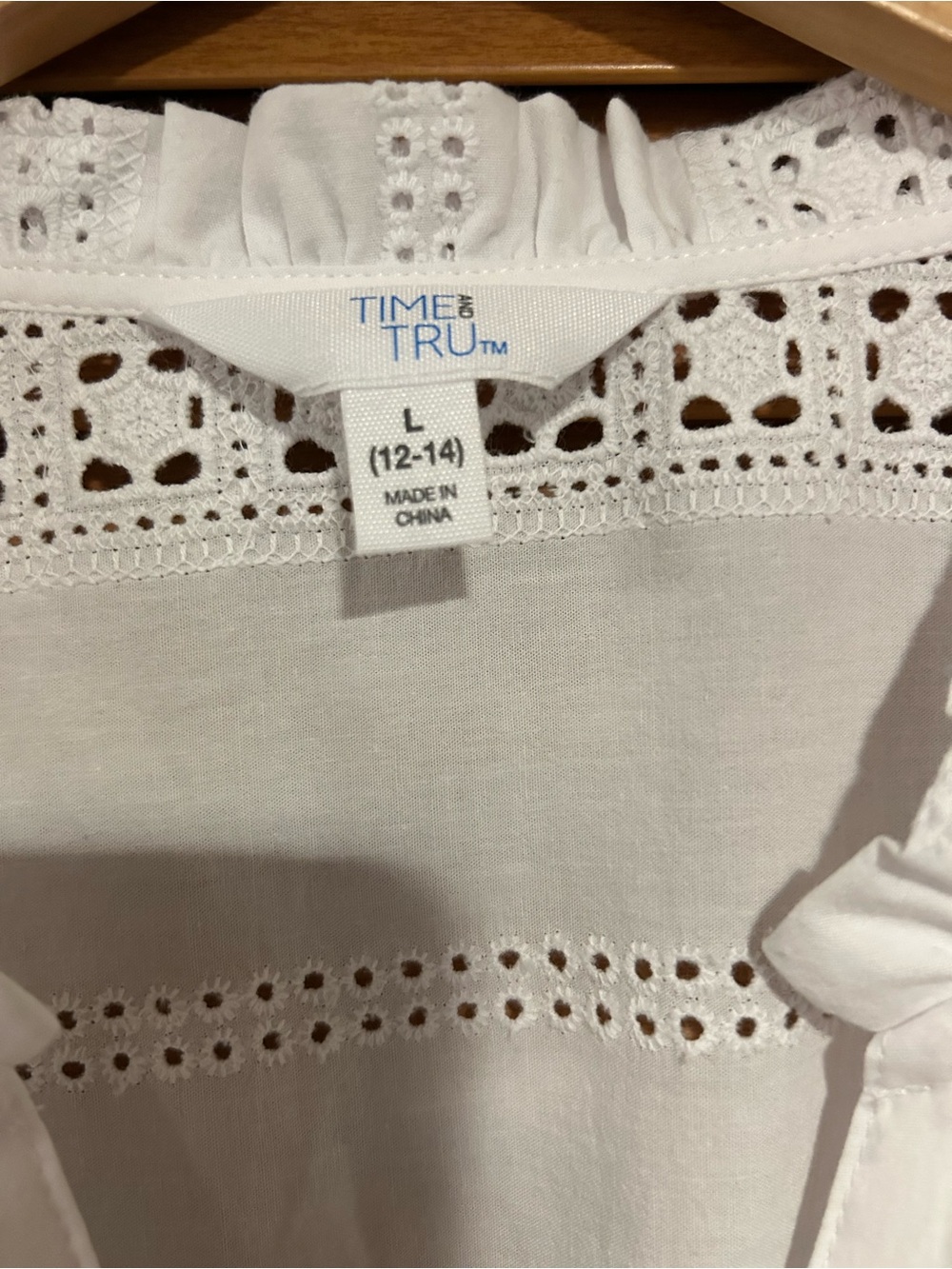 NWT Time and Tru White Eyelet Button-Up Peasant Blouse size Large - Picture 5 of 10